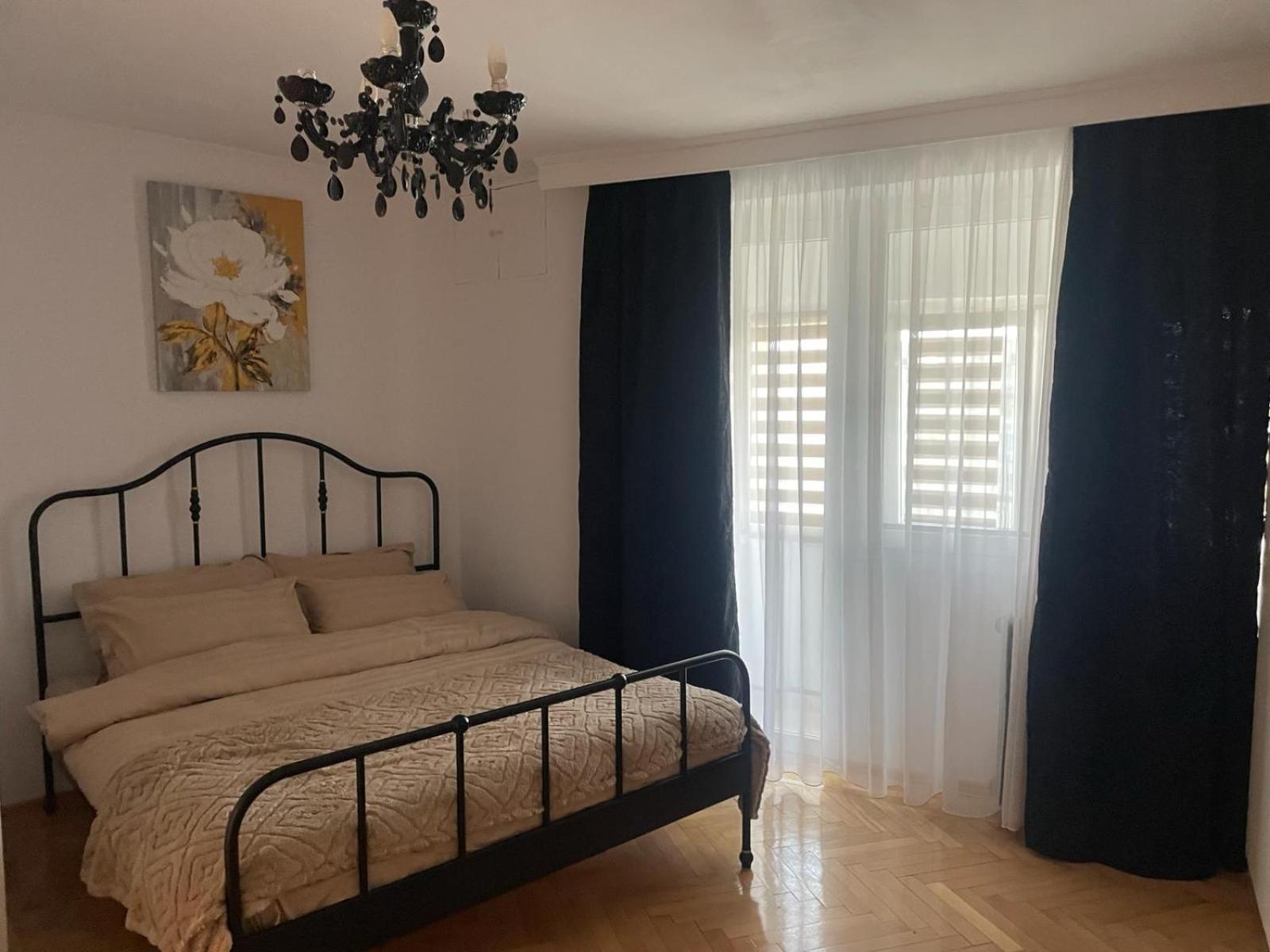 Emm Apartament - 100M Parc Si Metrou Tinererului Bucharest Luaran gambar