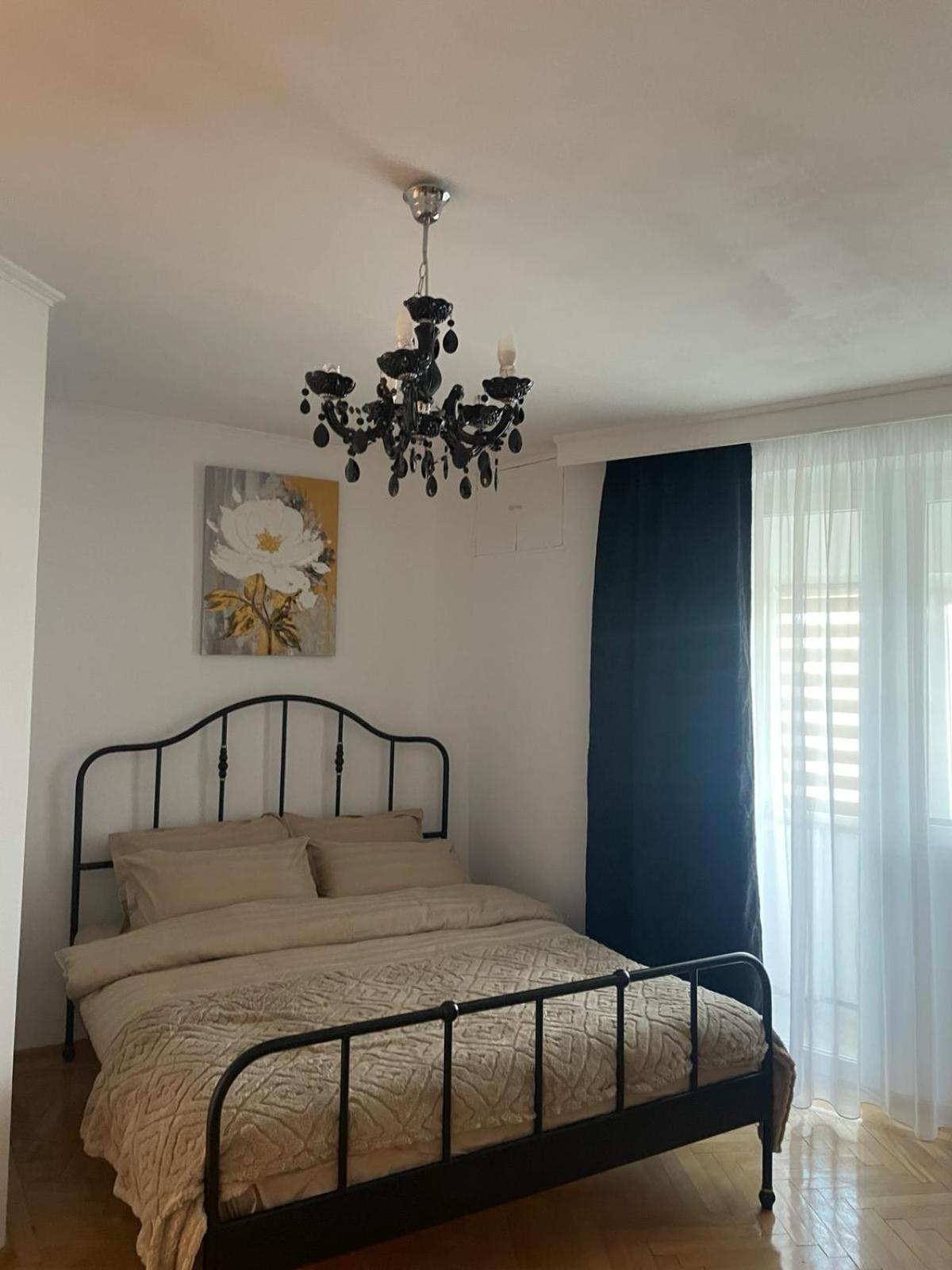 Emm Apartament - 100M Parc Si Metrou Tinererului Bucharest Luaran gambar