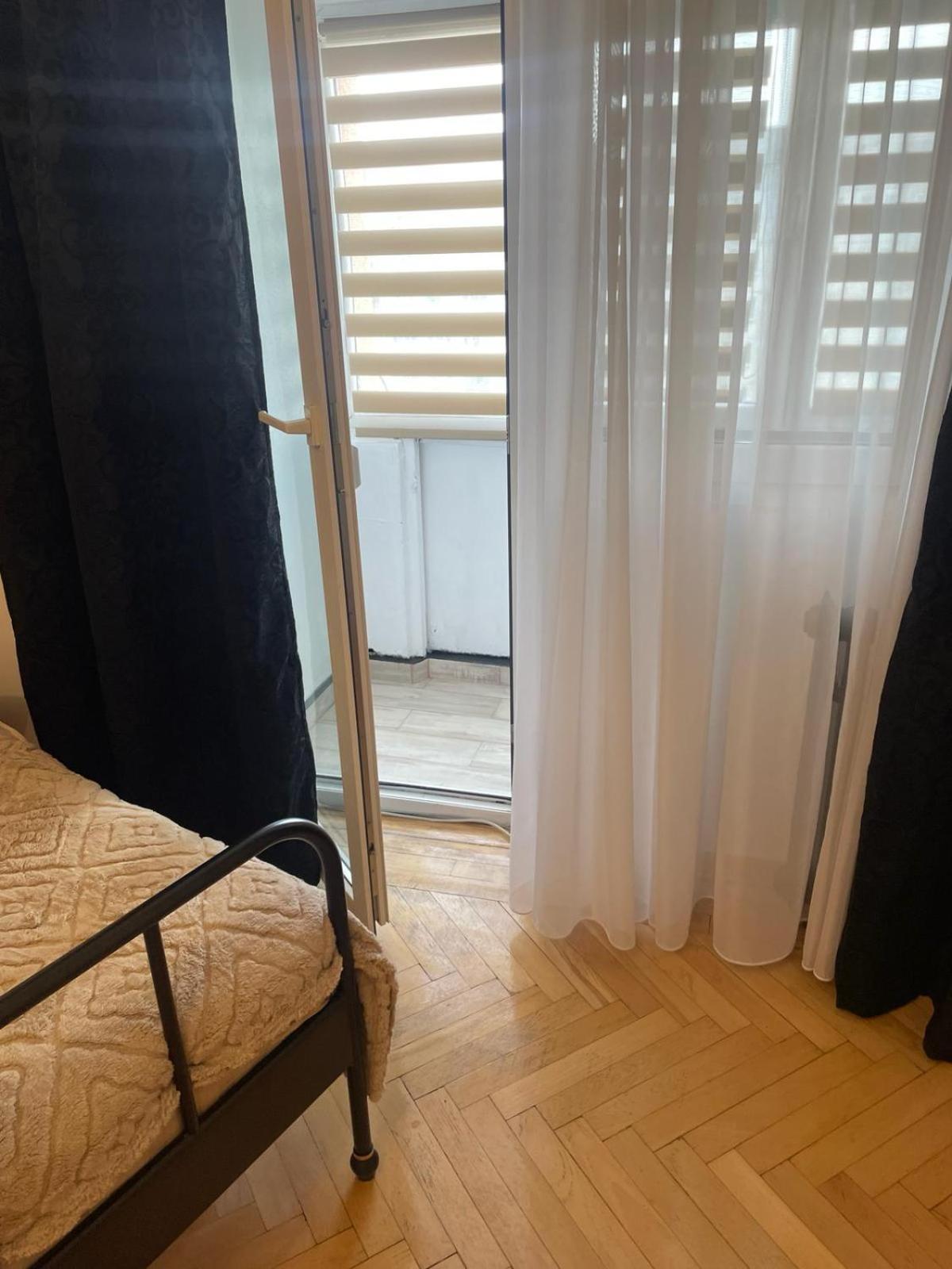 Emm Apartament - 100M Parc Si Metrou Tinererului Bucharest Luaran gambar