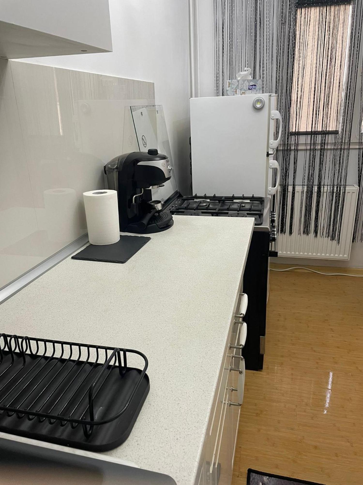 Emm Apartament - 100M Parc Si Metrou Tinererului Bucharest Luaran gambar