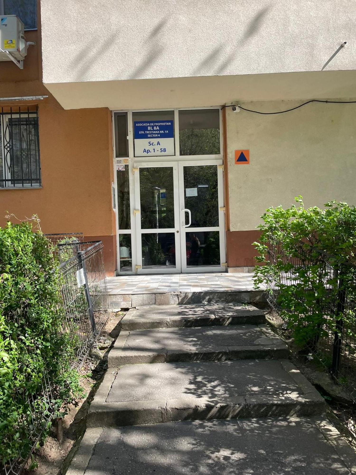 Emm Apartament - 100M Parc Si Metrou Tinererului Bucharest Luaran gambar